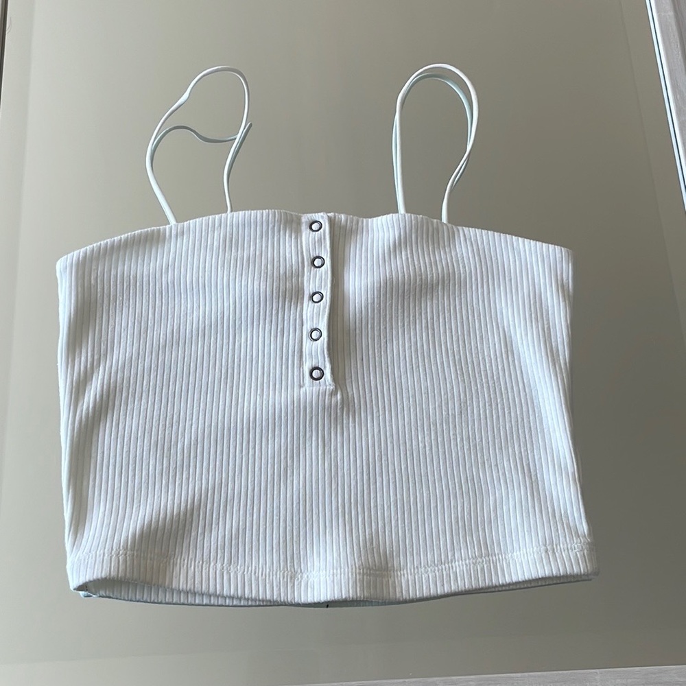 WHITE CROP TOP